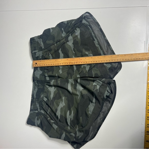 Athleta Racer Run Shorts 4” Olive Camo Lux Mesh Size M - Picture 8 of 9